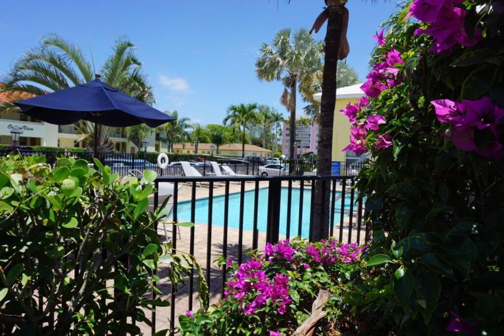 Serenity At Seascape: Steps To The Beach & Shops Palm Beach Shores Ngoại thất bức ảnh